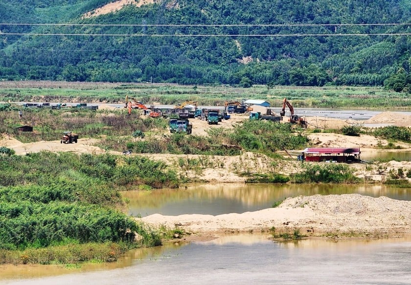 Một mỏ cát đóng trên địa bàn huyện Đại Lộc khai thác trước đây giờ đã hết hạn hoạt động.