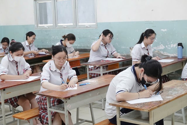 Bí quyết ôn thi tốt nghiệp THPT đạt điểm cao: Hiện tượng cảm ứng điện từ - Ảnh 1.