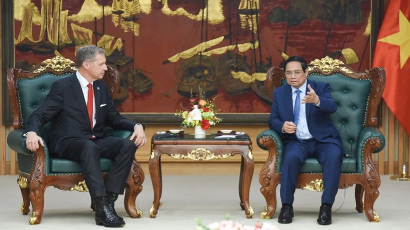 El Primer Ministro Pham Minh Chinh recibió al Sr. Steven Kobos, presidente y director ejecutivo de Excelerate Energy Corporation (EE.UU.). (Foto: Tran Hai)