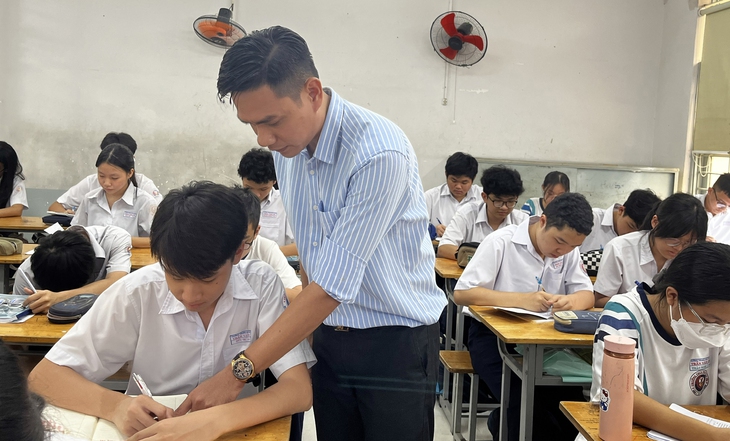 lớp 10 - Ảnh 1.