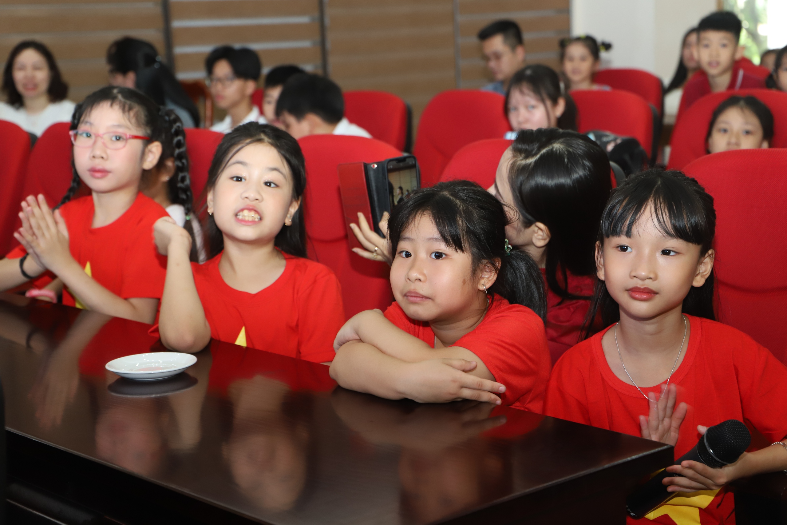 Tuyên dương thành tích học tập của con cán bộ Cơ quan TƯ Hội LHPN Việt Nam- Ảnh 6.