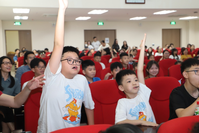 Tuyên dương thành tích học tập của con cán bộ Cơ quan TƯ Hội LHPN Việt Nam- Ảnh 4.