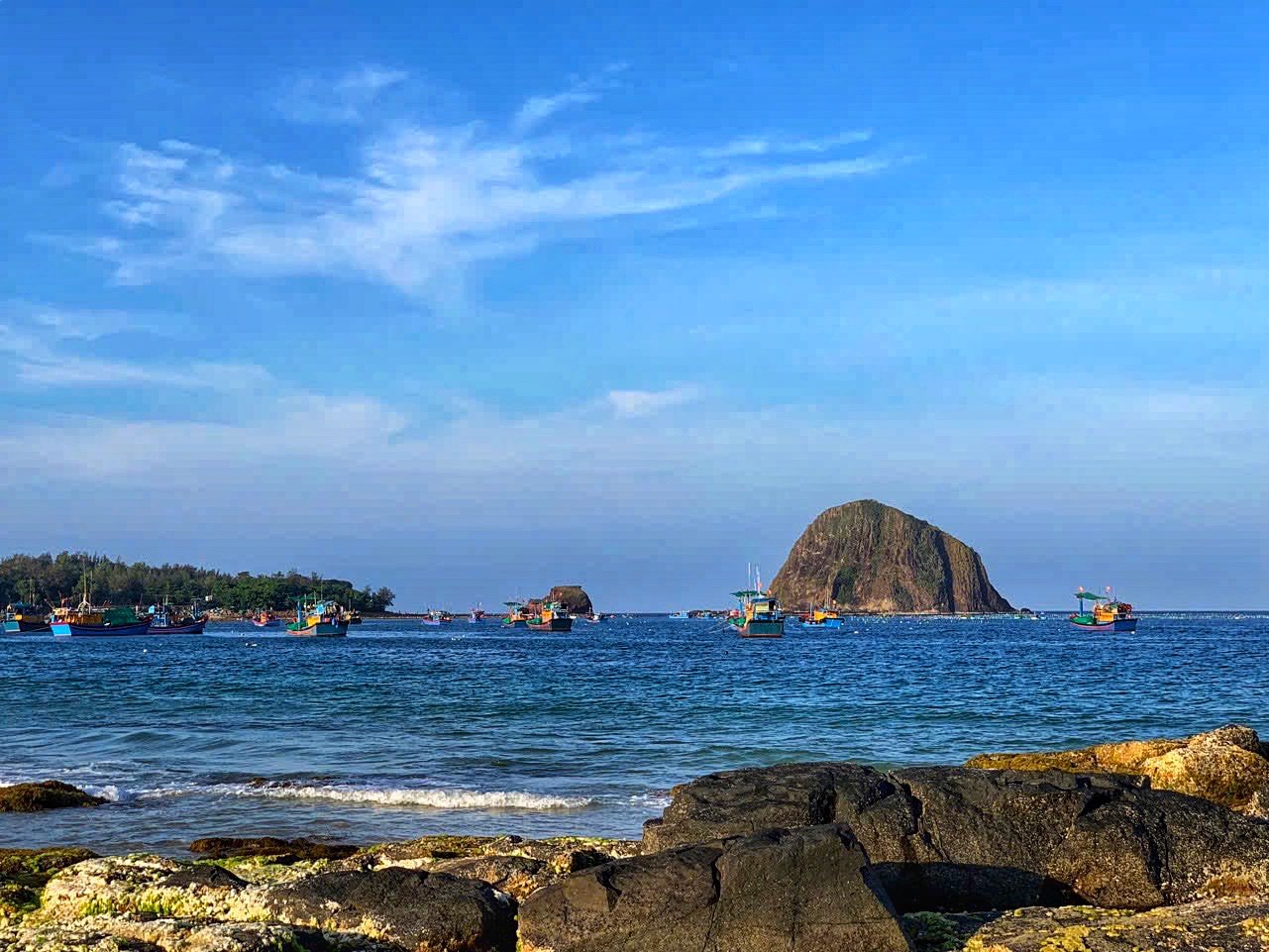 Hòn Yến - Hòn Đụn và tình thân hóa đá- Ảnh 3.