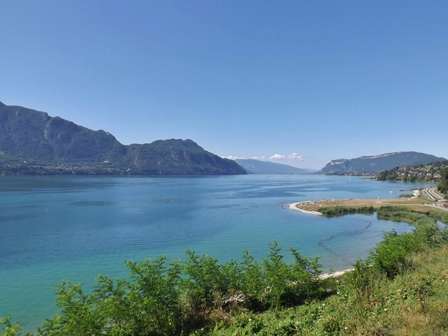 ho-lac-du-bourget.webp