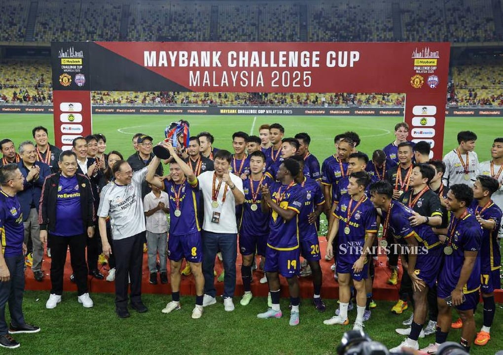 Báo Đông Nam Á nói lời đặc biệt về HLV Kim Sang Sik sau trận thắng Man Utd - 1