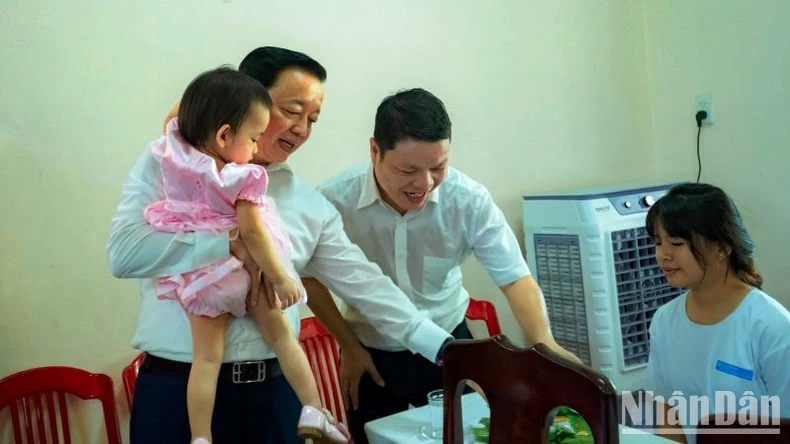 Le vice-Premier ministre Tran Hong Ha assiste à la cérémonie de lancement du Mois d'action pour les enfants 2024 photo 12