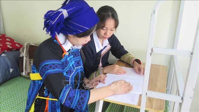 Học sinh Trường THPT Dân tộc nội trú tỉnh Lào Cai miệt mài ôn luyện cho kỳ thi tốt nghiệp.