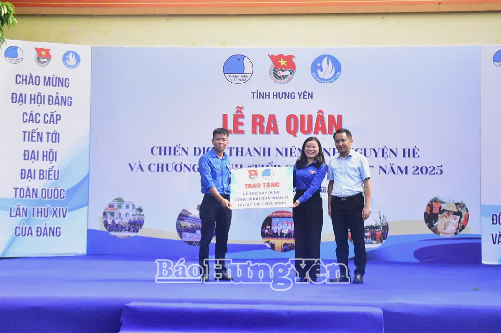 Tỉnh đoàn trao biển hỗ trợ "Nhà nhân ái" thôn Cẩm Sơn, xã Cẩm xá, TX Mỹ Hào