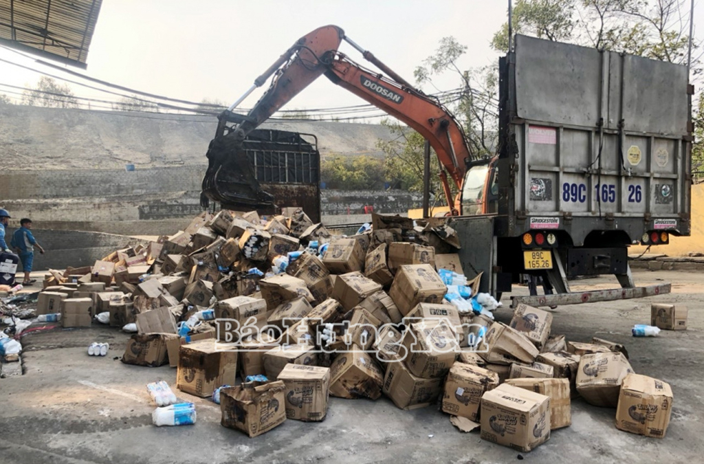 Tiêu hủy các sản phẩm không rõ nguồn gốc, xuất xứ bị lực lượng chức năng tỉnh thu giữ