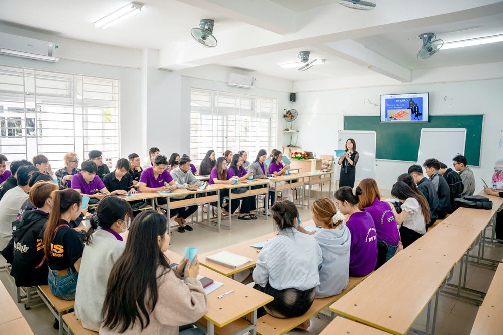 Trang bị kỹ năng thực tiễn cho hàng trăm sinh viên ngành du lịch qua dự án “Học tập trọn đời” - Ảnh 3.