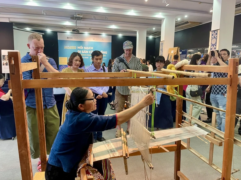 Exposition et talk-show « Connecter le patrimoine communautaire » photo 6