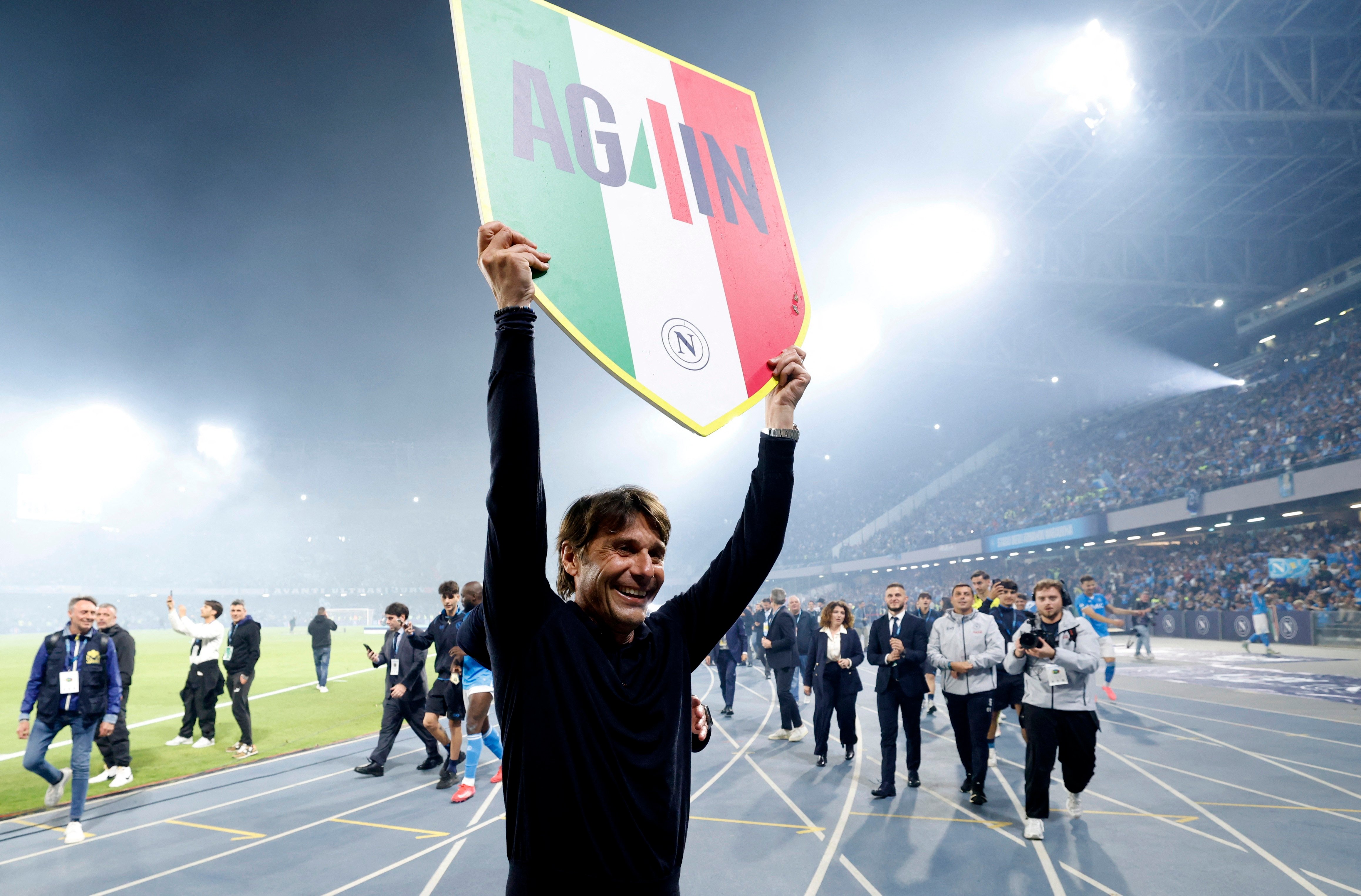 Conte o lai Napoli anh 1