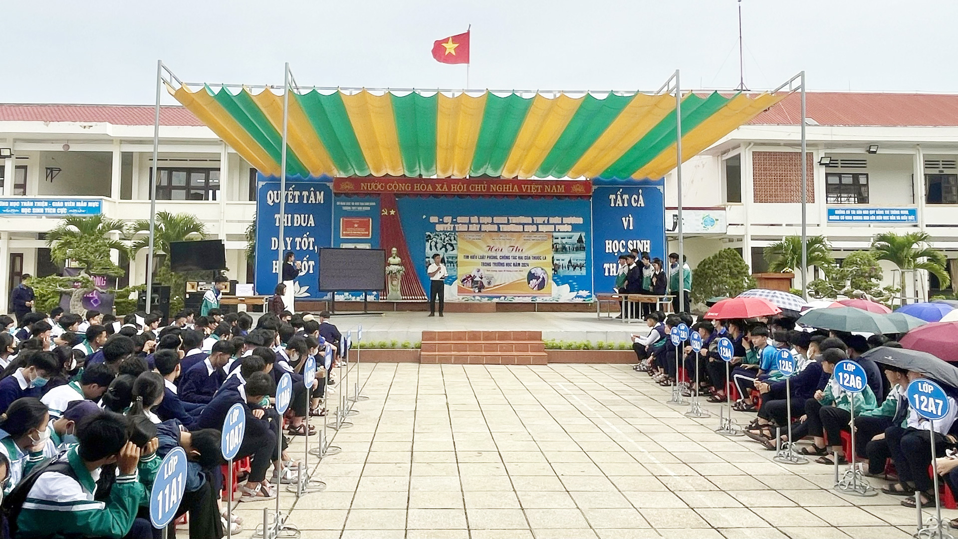 Học sinh Trường THPT Đơn Dương tham gia Hội thi Tìm hiểu Luật Phòng, chống tác hại của thuốc lá