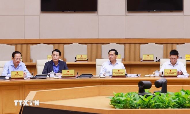 Các Phó Thủ tướng và Bộ trưởng tham dự Phiên họp Chính phủ về tình hình phân cấp, phân quyền. Ảnh: Dương Giang/TTXVN