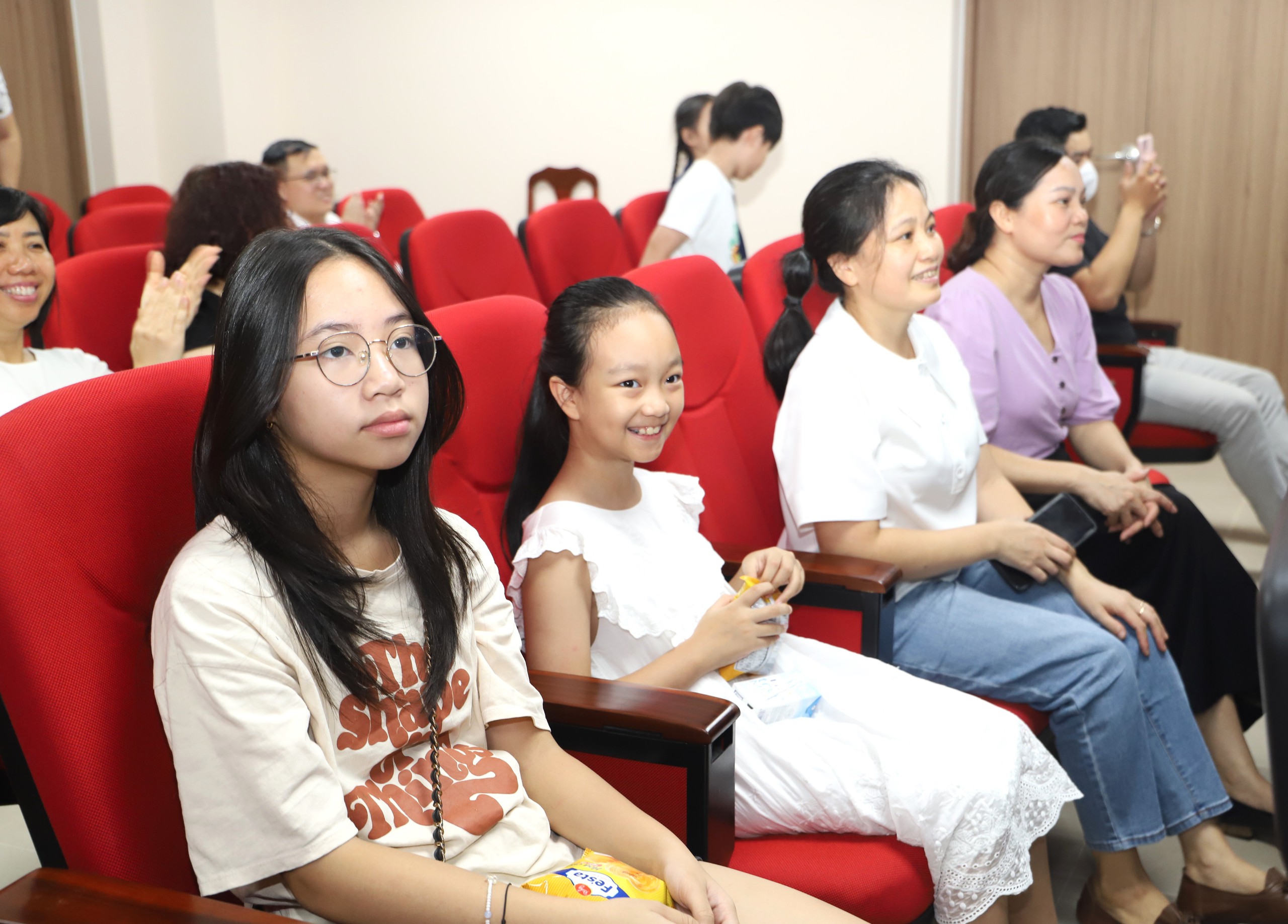 Tuyên dương thành tích học tập của con cán bộ Cơ quan TƯ Hội LHPN Việt Nam- Ảnh 5.
