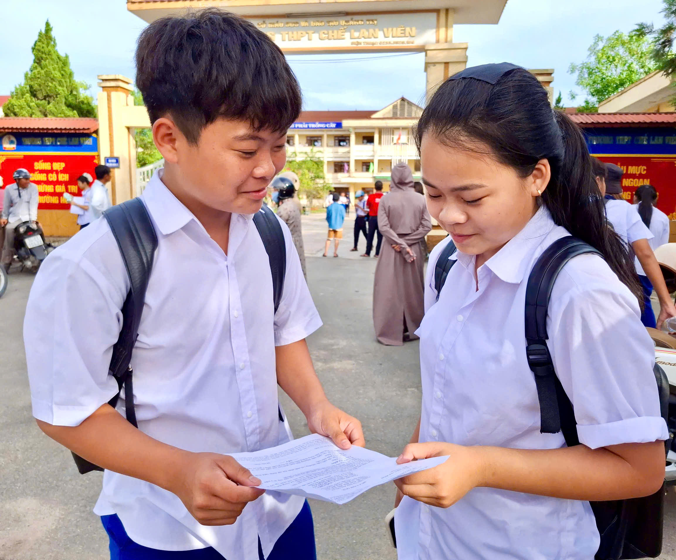 ការប្រឡងចូលរៀនថ្នាក់ទី១០ សម្រាប់ឆ្នាំសិក្សា ២០២៥-២០២៦ បានប្រព្រឹត្តទៅដោយសុវត្ថិភាព និងធ្ងន់ធ្ងរ។