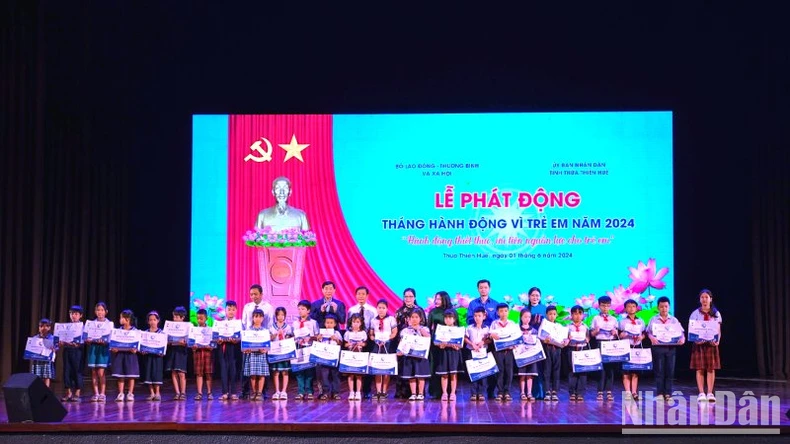 Le vice-Premier ministre Tran Hong Ha assiste à la cérémonie de lancement du Mois d'action pour les enfants 2024 photo 10