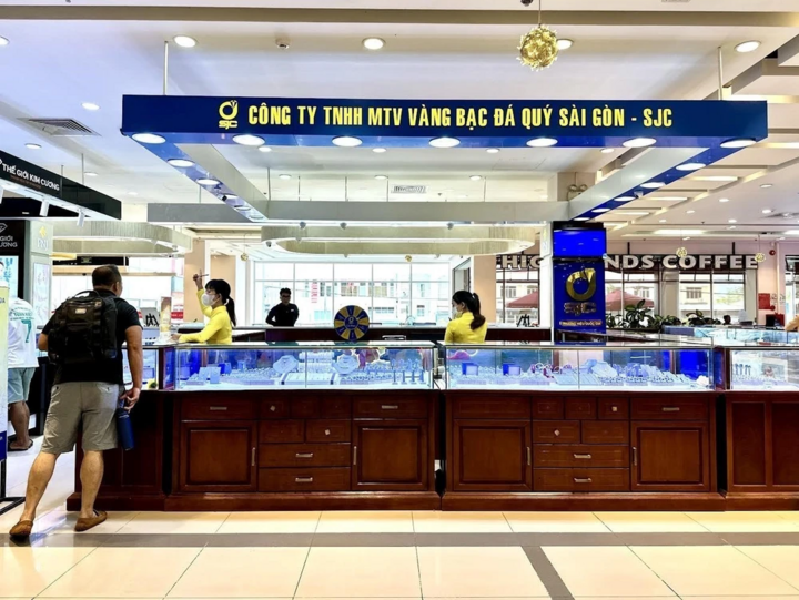 អធិការ​ធនាគារ​រដ្ឋ​បាន​រក​ឃើញ​ថា ក្រុមហ៊ុន​មាស SJC បាន​បំពាន​ច្បាប់​ពន្ធដារ និង​បង្ហាញ​សញ្ញា​នៃ​ការ​បំពាន​ច្បាប់​ព្រហ្មទណ្ឌ។