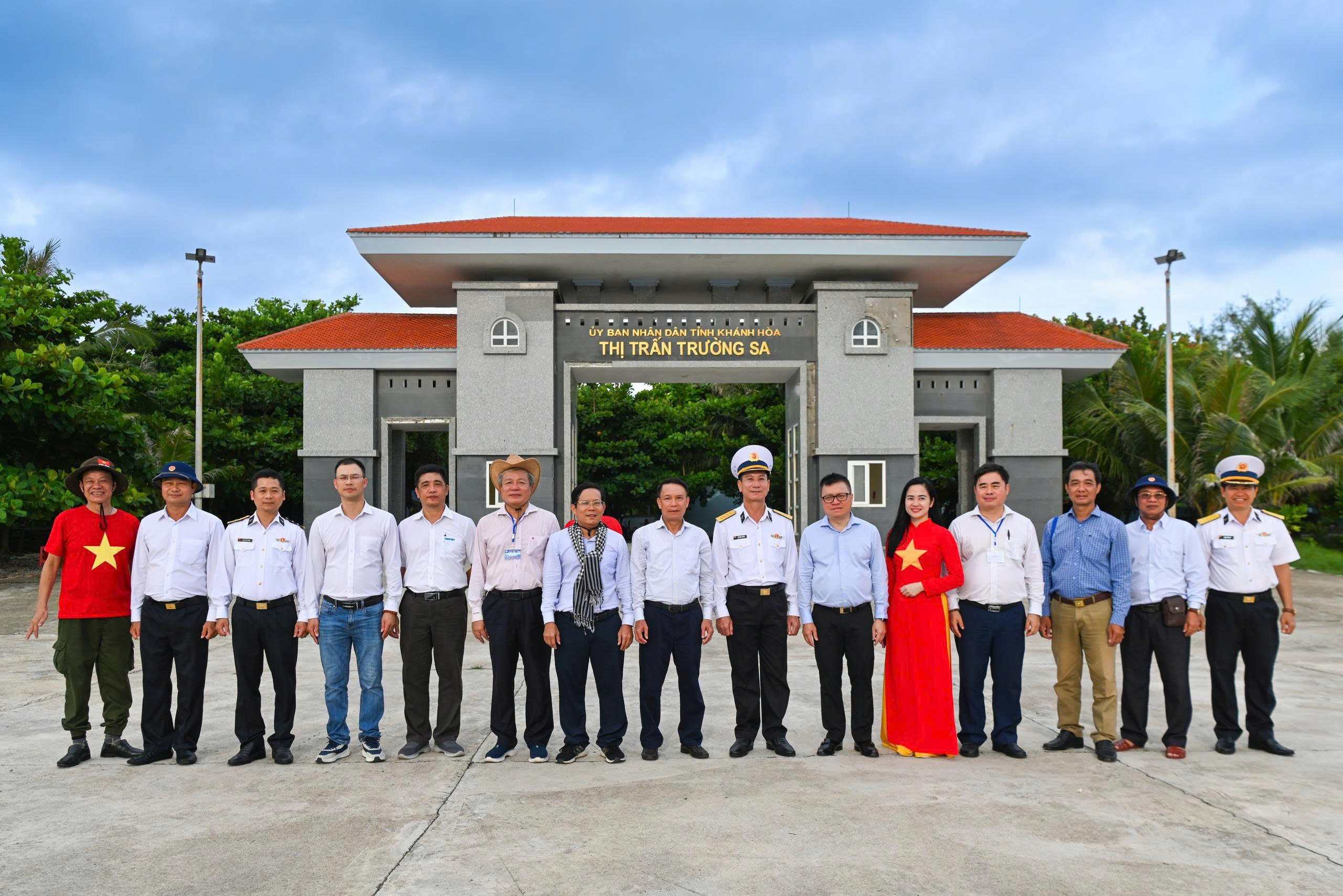 Hành trình 100 nhà báo đến với Trường Sa - Ảnh 5.