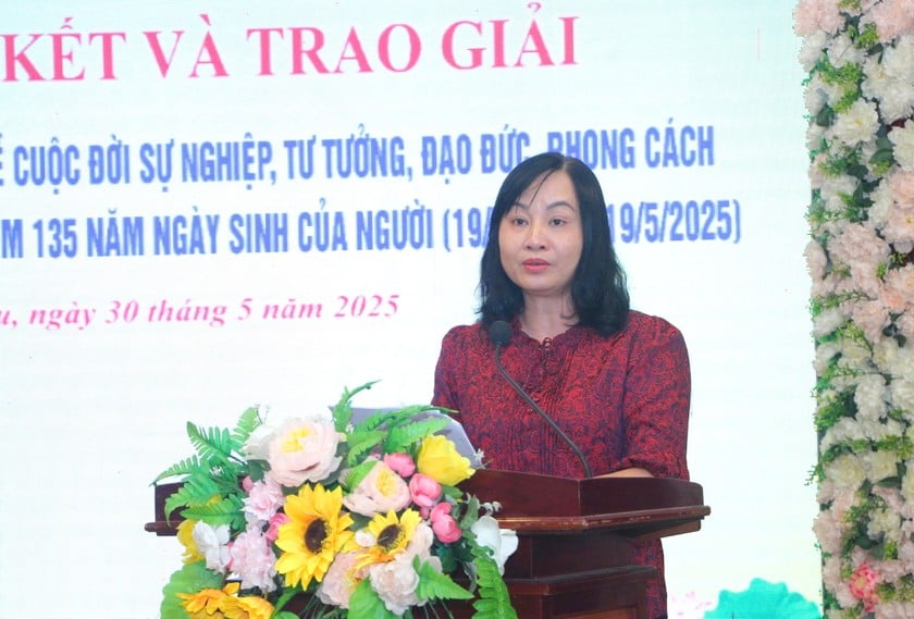 Bà Đỗ Ái Lam - Phó Giám đốc Sở Văn hóa, Thể thao và Du lịch tỉnh (Phó Trưởng ban Tổ chức Cuộc thi), phát biểu tại lễ tổng kết và trao giải Cuộc thi.
