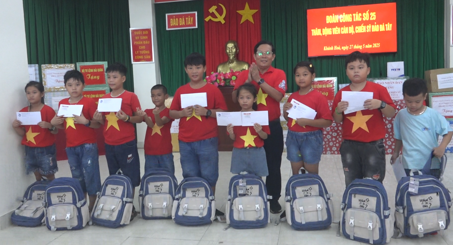 Hành trình 100 nhà báo đến với Trường Sa - Ảnh 11.