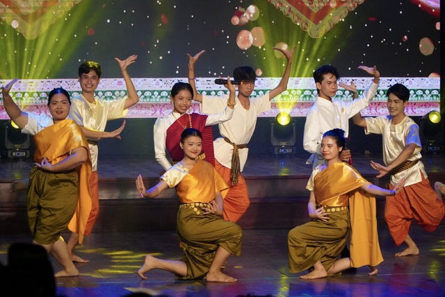 Thứ trưởng Bộ VH-TT-DL nhắn gửi sinh viên dân tộc thiểu số làm chủ '3 không gian' này- Ảnh 1.