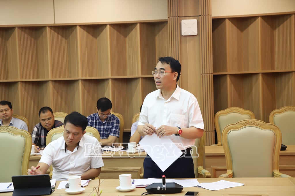 Lãnh đạo Ban Quản lý dự án đầu tư công trình giao thông - xây dựng phát biểu tại cuộc hop