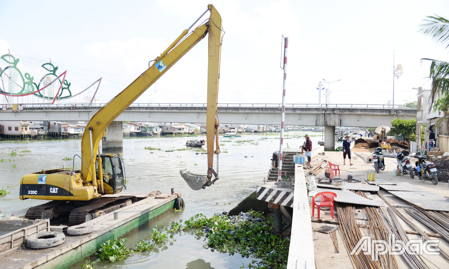 Gói thầu thi công xây dựng đoạn từ K1+510 đến KF thuộc Dự án Xử lý sạt lở khu vực xã Đông Hòa Hiệp, huyện Cái Bè hiện đạt khoảng 96% khối lượng.