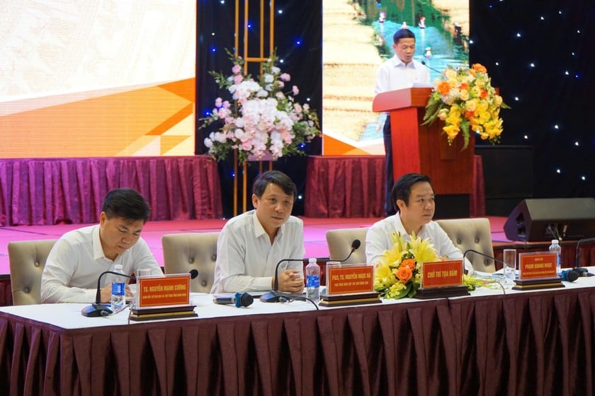 Các đại biểu Chủ trì Toạ đàm