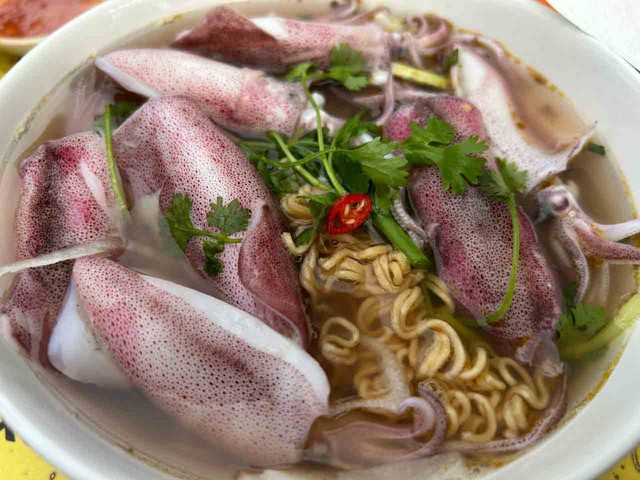 Hương vị quê hương: Về làng biển ăn mực nháy - Ảnh 1.