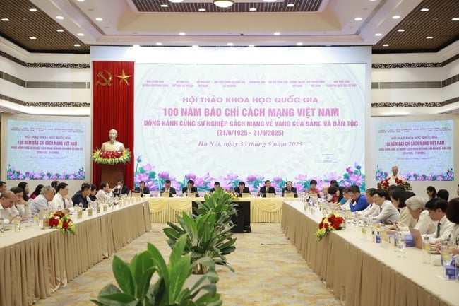 100 năm Báo chí cách mạng Việt Nam đồng hành cùng sự nghiệp vẻ vang của Đảng và dân tộc - Ảnh 1.