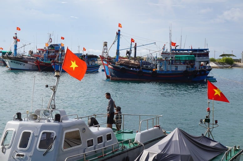 Trường Sa - Điểm tựa vững chắc, tiếp sức cho ngư dân giữa trùng khơi- Ảnh 5.