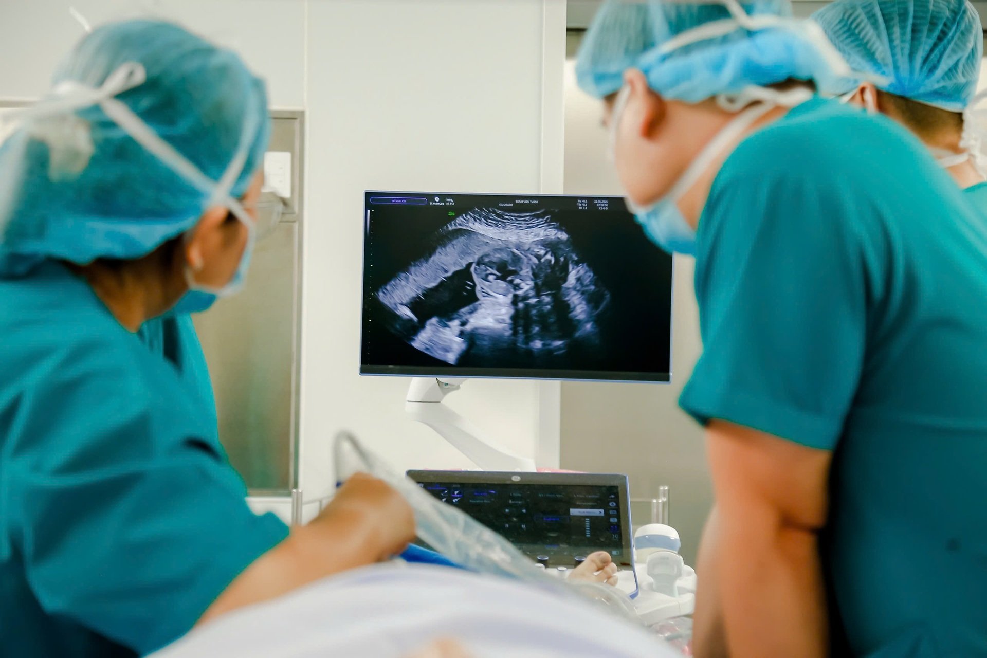 “Ba lần khóc” của sản phụ Singapore sang TPHCM cứu con và số 9 may mắn - 5