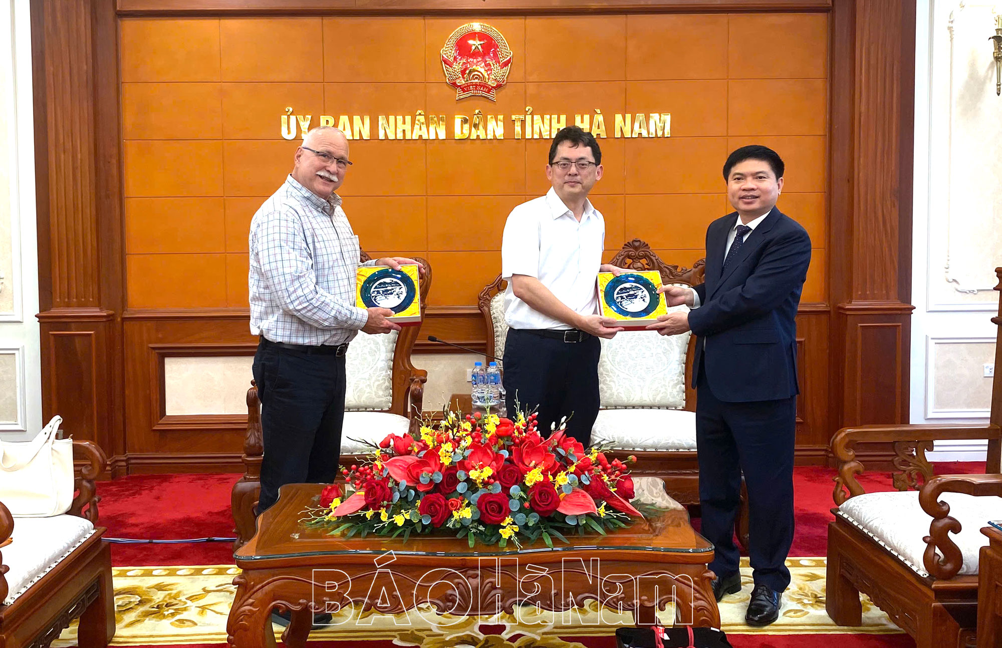 Đồng chí Bí thư Tỉnh ủy Trương Quốc Huy tiếp và làm việc với các doanh nghiệp