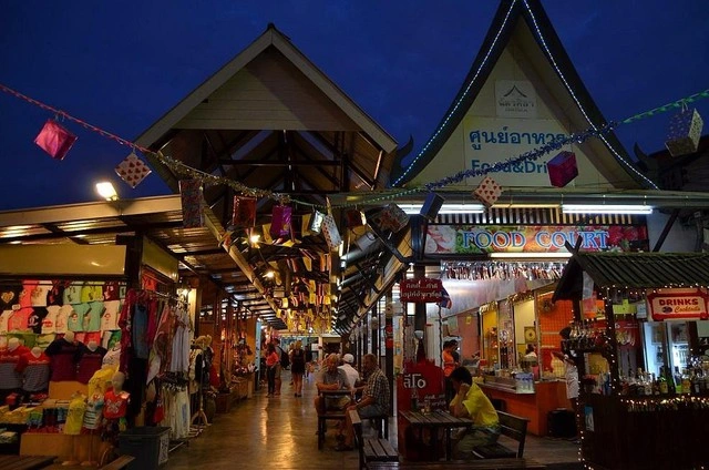 hua-hin-night-market.webp