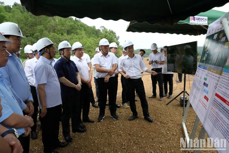 Quyết tâm tháo gỡ vướng mắc, tăng tốc triển khai 4 dự án cao tốc phía bắc ảnh 2