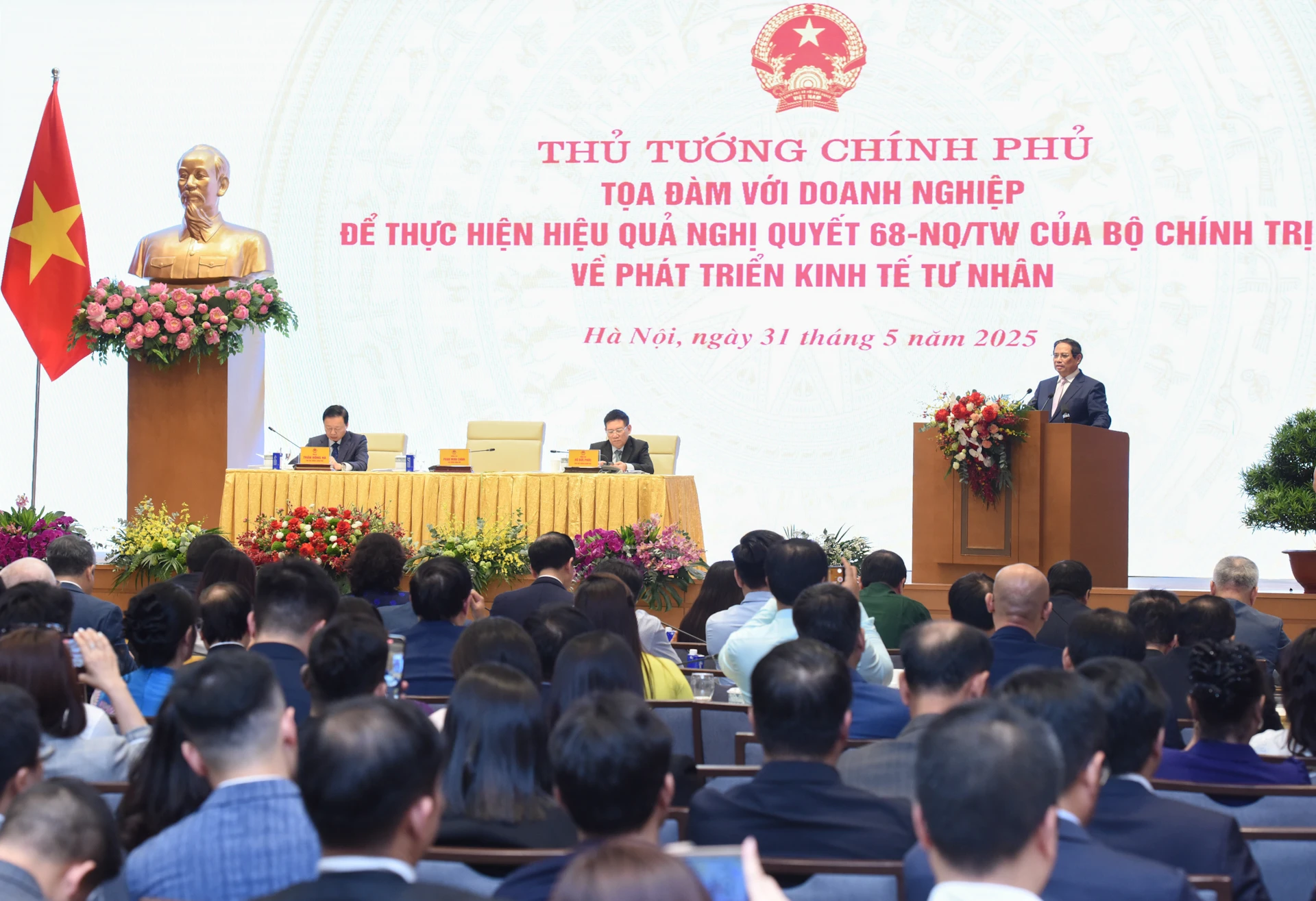 [រូបថត] នាយករដ្ឋមន្ត្រី Pham Minh Chinh ធ្វើជាអធិបតីកិច្ចសន្ទនាជាមួយធុរកិច្ច និងសមាគមធុរកិច្ច រូបថតទី៨