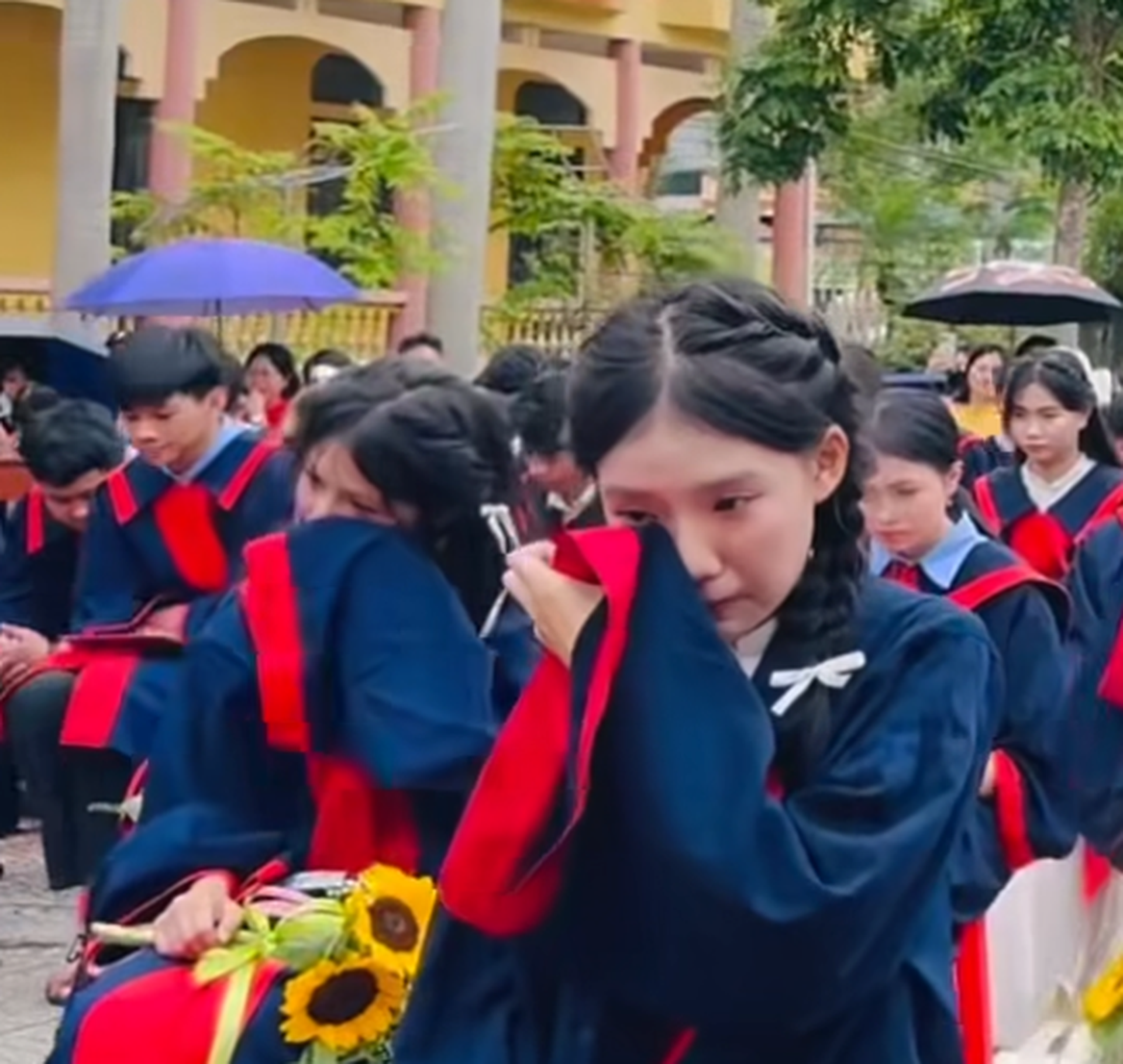 Lời nói gan ruột của người mẹ: Tình yêu không đến từ những bảng điểm đẹp! - 5