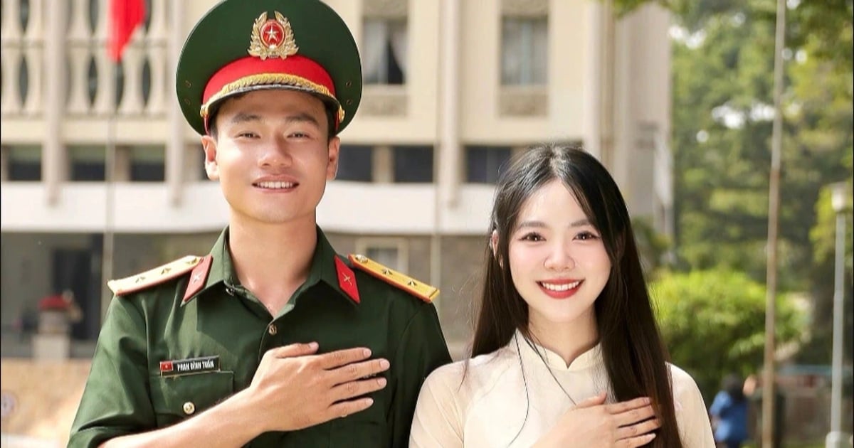 Nữ sinh bất ngờ được “chú bộ đội” cầu hôn trong lễ tốt nghiệp đại học