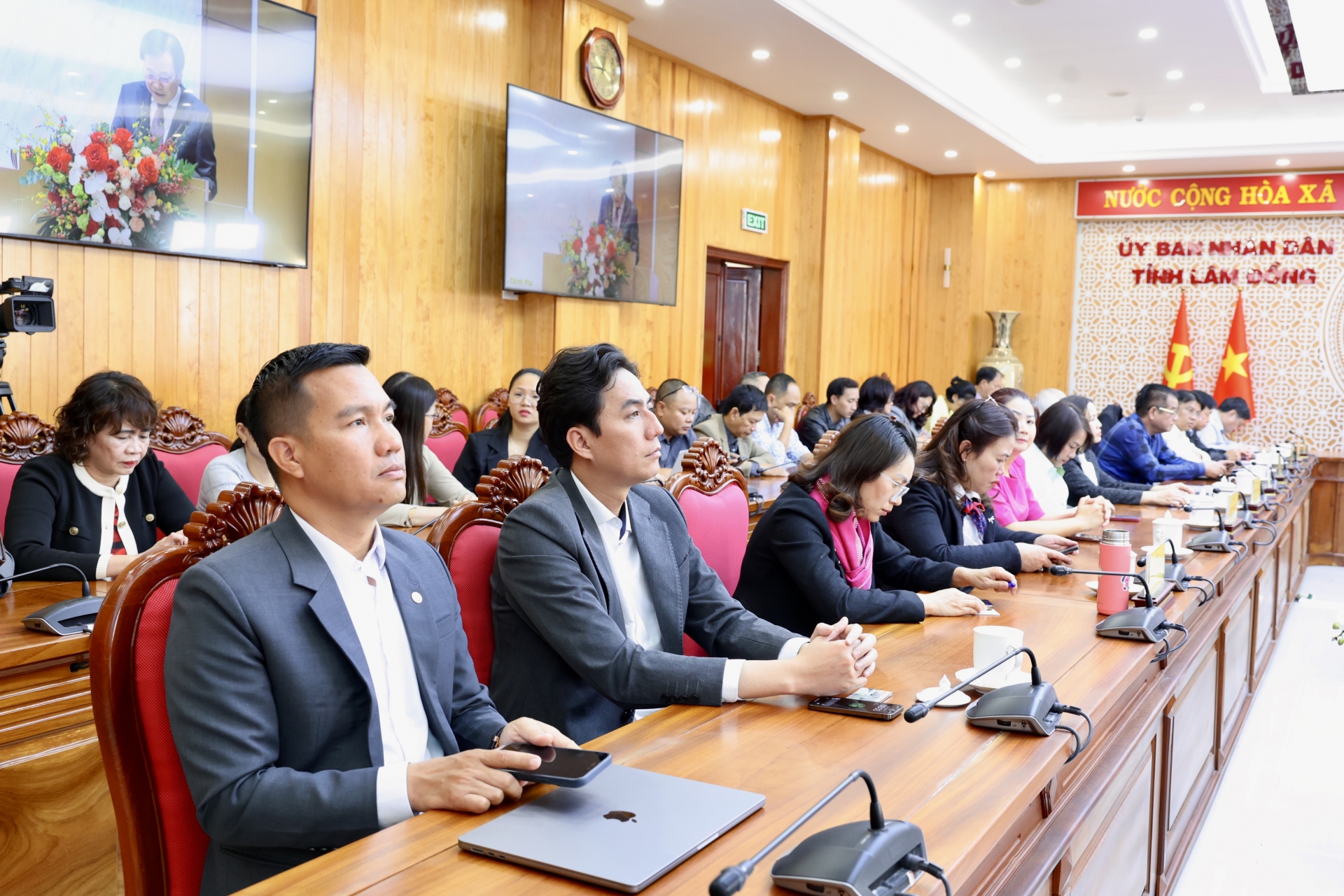 អ្នកជំនួញចូលរួមសិក្ខាសាលាស្តីពីសេដ្ឋកិច្ចឯកជន