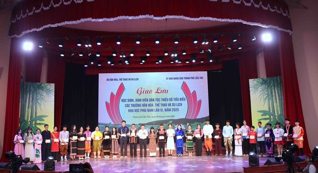 Giao lưu HSSV dân tộc thiểu số tiêu biểu năm 2025: Lan toả khát vọng vươn lên, gìn giữ bản sắc dân tộc Việt Nam - Ảnh 4.