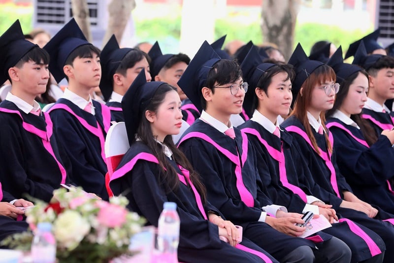 École TH Vinh : La première cérémonie de remise des diplômes marque le succès du modèle d'éducation internationale à Nghe An
