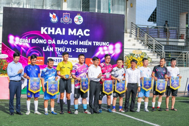 Giải bóng đá báo chí miền Trung 2025 khởi tranh đầy hào hứng- Ảnh 1.