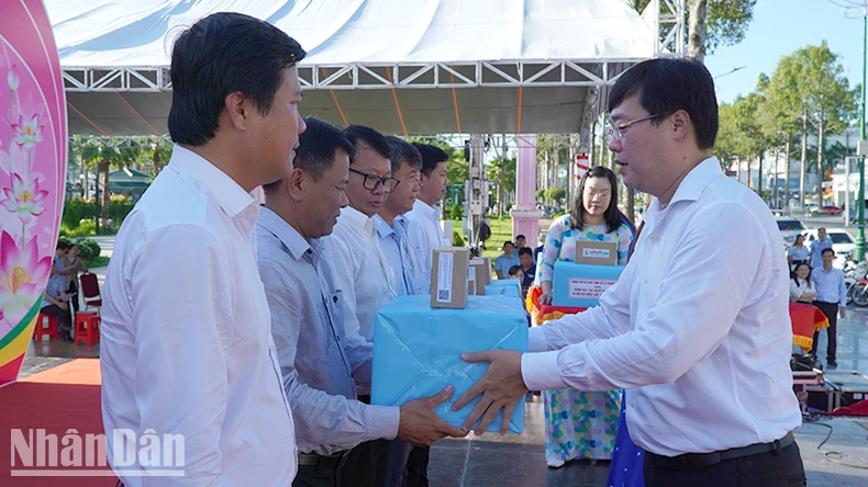 ด่งทับ: สร้างเงื่อนไขที่เอื้ออำนวยที่สุดให้ผู้คนเข้าถึงเทคโนโลยีภาพถ่าย 7