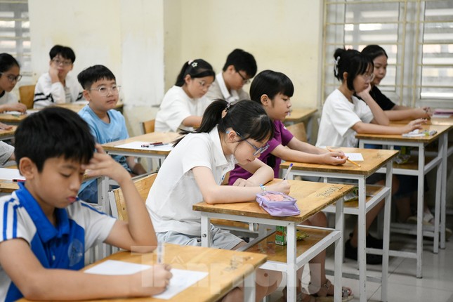 'Nghẹt thở' đua vào Trường Nguyễn Tất Thành, 1 chọi 18 ảnh 10
