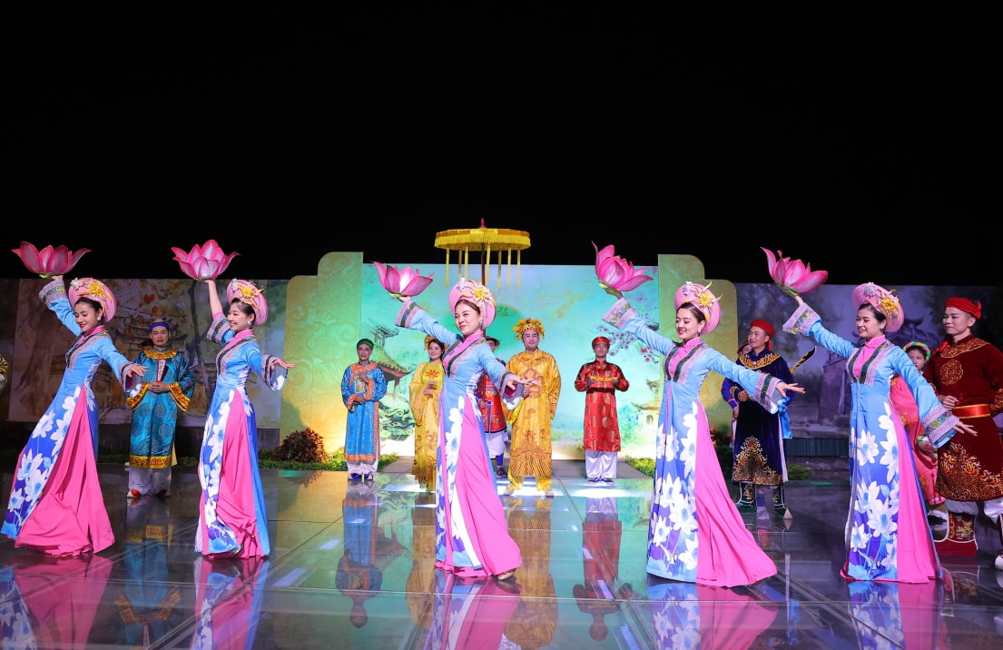 Royal Palace Mystery Show at the Night Tour of the Imperial Palace of Thang Long..jpg
