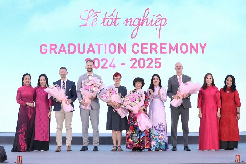 École TH Vinh : La première cérémonie de remise des diplômes marque le succès du modèle d'éducation internationale à Nghe An