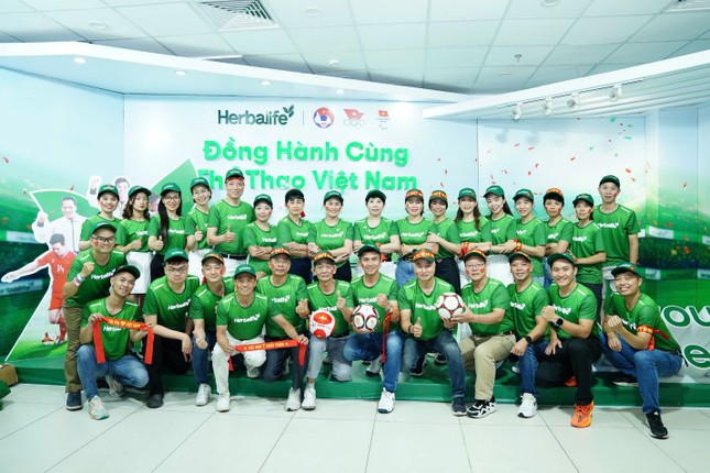 Herbalife Vietnam продолжает сотрудничать с Федерацией футбола Вьетнама фото 4