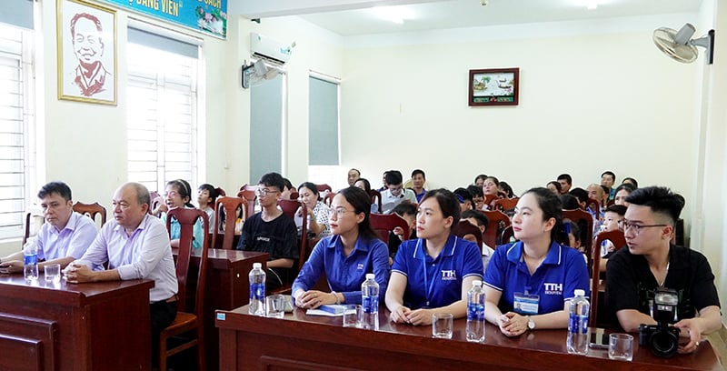หน่วยงานประสานงานจัดโครงการเพื่อเด็กพิการทางสายตาและบุตรหลานสมาชิกสมาคมคนตาบอดในตัวเมือง ด่งเฮ้ย