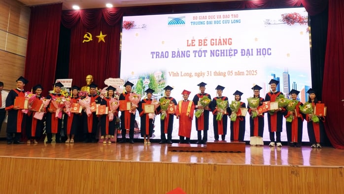 Trao bằng tốt nghiệp cho gần 370 tân cử nhân- Ảnh 3.
